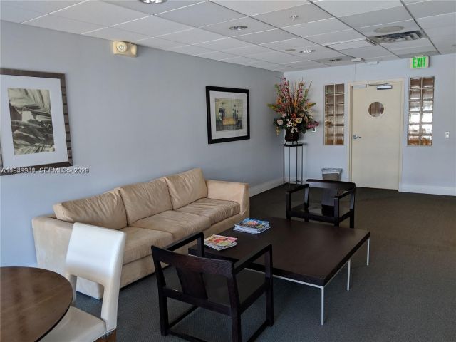 1-bedroom condo for rent in Hollywood - 3000 S Ocean Dr 1412 - MondialRealty