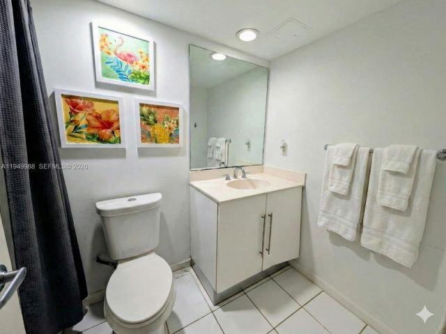 1-bedroom condo for rent in Hollywood - 3000 S Ocean Dr 1412 - MondialRealty