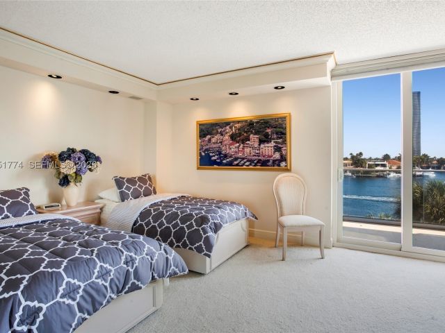 2-bedroom condo for sale in Aventura - 19707 Turnberry Way 4H - MondialRealty