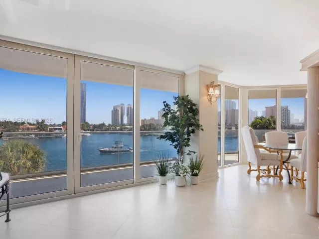 2-bedroom condo for sale in Aventura - 19707 Turnberry Way 4H - MondialRealty