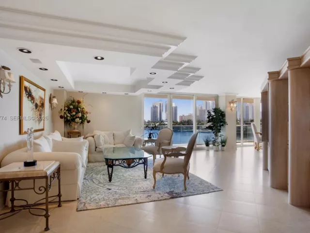 2-bedroom condo for sale in Aventura - 19707 Turnberry Way 4H - MondialRealty