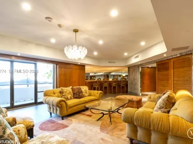 2-bedroom condo for sale in Aventura - 19707 Turnberry Way 4H - MondialRealty