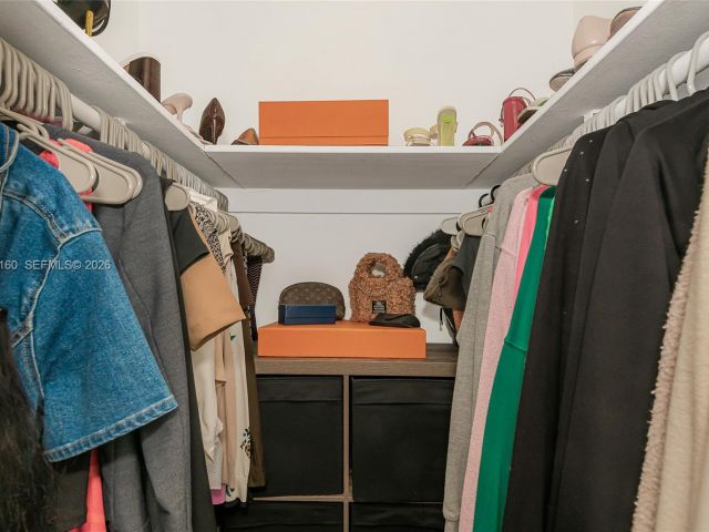 1-bedroom condo for sale in Hollywood - 3001 S Ocean Dr 1639 - MondialRealty