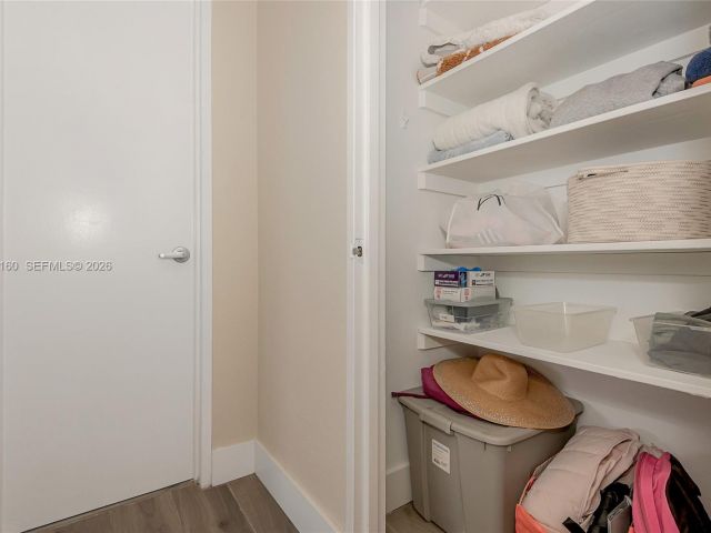 1-bedroom condo for sale in Hollywood - 3001 S Ocean Dr 1639 - MondialRealty