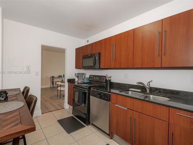 1-bedroom condo for sale in Hollywood - 3001 S Ocean Dr 1639 - MondialRealty