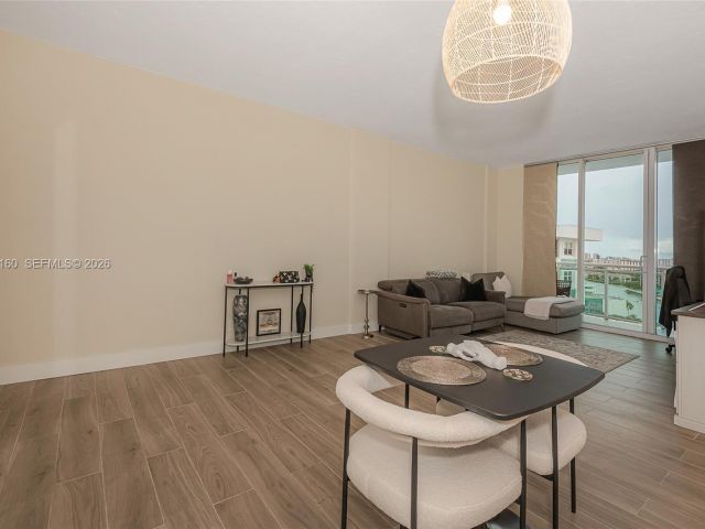 1-bedroom condo for sale in Hollywood - 3001 S Ocean Dr 1639 - MondialRealty