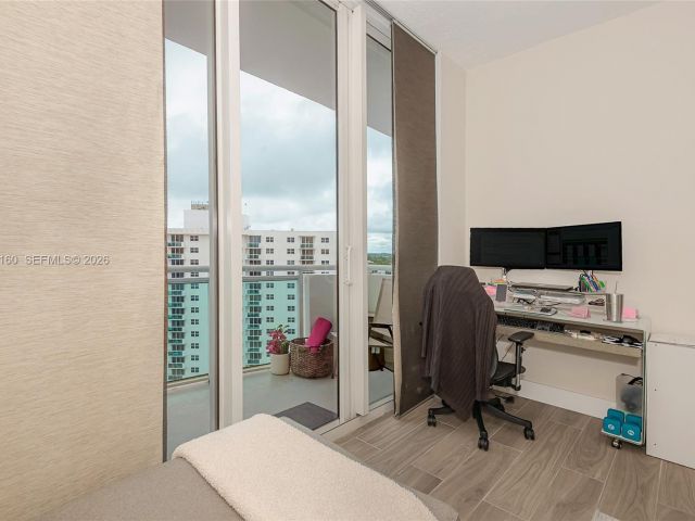 1-bedroom condo for sale in Hollywood - 3001 S Ocean Dr 1639 - MondialRealty
