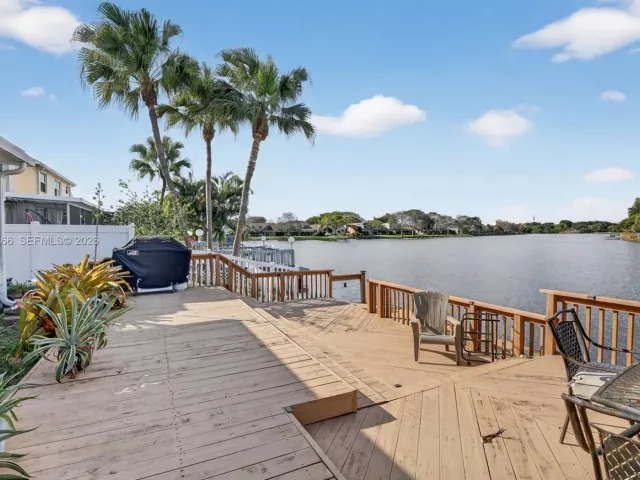 4-bedroom home for sale in Pembroke Pines - 12017 NW 13th St - MondialRealty