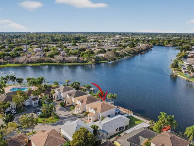 4-bedroom home for sale in Pembroke Pines - 12017 NW 13th St - MondialRealty