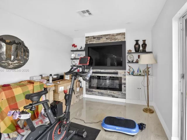 4-bedroom home for sale in Pembroke Pines - 12017 NW 13th St - MondialRealty