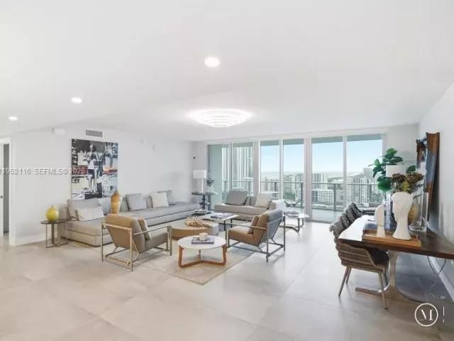 4-bedroom condo for rent in Sunny Isles Beach - 330 Sunny Isles Blvd 5-2404 - MondialRealty