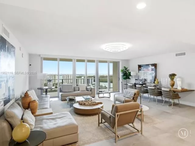4-bedroom condo for rent in Sunny Isles Beach - 330 Sunny Isles Blvd 5-2404 - MondialRealty