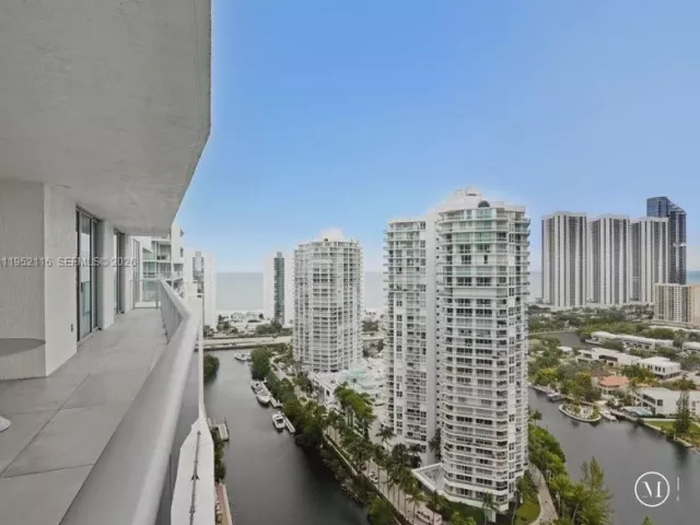 4-bedroom condo for rent in Sunny Isles Beach - 330 Sunny Isles Blvd 5-2404 - MondialRealty