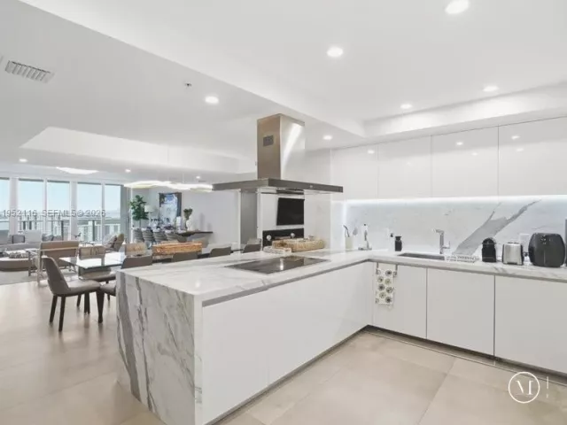 4-bedroom condo for rent in Sunny Isles Beach - 330 Sunny Isles Blvd 5-2404 - MondialRealty