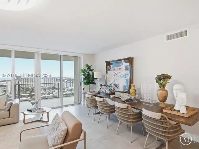 4-bedroom condo for rent in Sunny Isles Beach - 330 Sunny Isles Blvd 5-2404 - MondialRealty