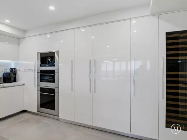 4-bedroom condo for rent in Sunny Isles Beach - 330 Sunny Isles Blvd 5-2404 - MondialRealty