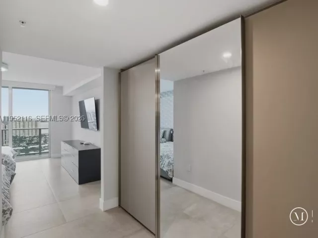 4-bedroom condo for rent in Sunny Isles Beach - 330 Sunny Isles Blvd 5-2404 - MondialRealty