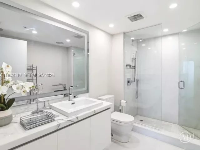 4-bedroom condo for rent in Sunny Isles Beach - 330 Sunny Isles Blvd 5-2404 - MondialRealty