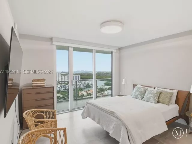 4-bedroom condo for rent in Sunny Isles Beach - 330 Sunny Isles Blvd 5-2404 - MondialRealty