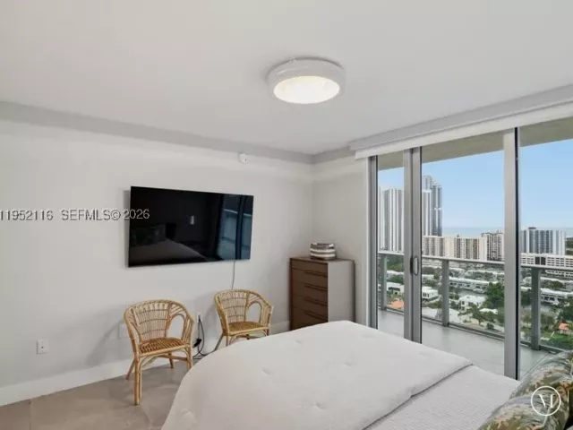 4-bedroom condo for rent in Sunny Isles Beach - 330 Sunny Isles Blvd 5-2404 - MondialRealty