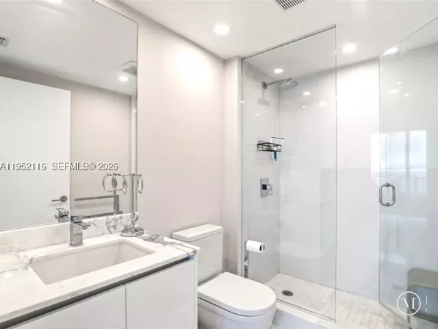 4-bedroom condo for rent in Sunny Isles Beach - 330 Sunny Isles Blvd 5-2404 - MondialRealty