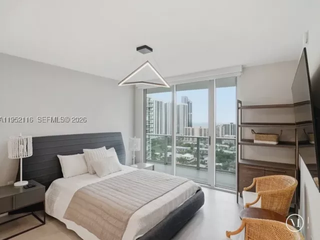 4-bedroom condo for rent in Sunny Isles Beach - 330 Sunny Isles Blvd 5-2404 - MondialRealty