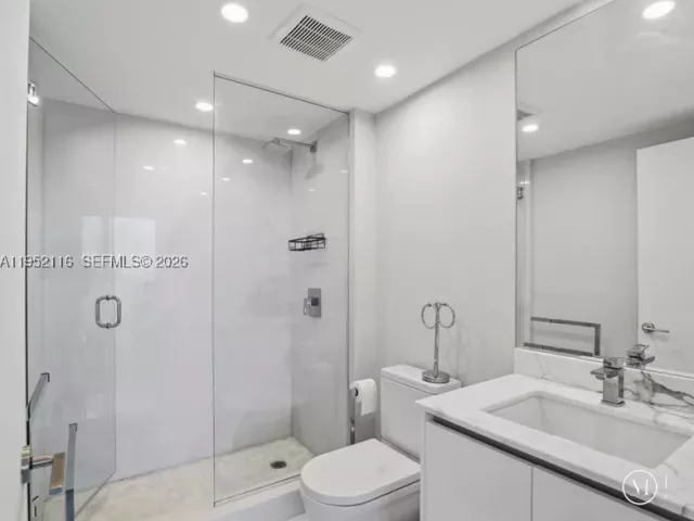 4-bedroom condo for rent in Sunny Isles Beach - 330 Sunny Isles Blvd 5-2404 - MondialRealty