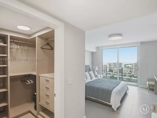 4-bedroom condo for rent in Sunny Isles Beach - 330 Sunny Isles Blvd 5-2404 - MondialRealty
