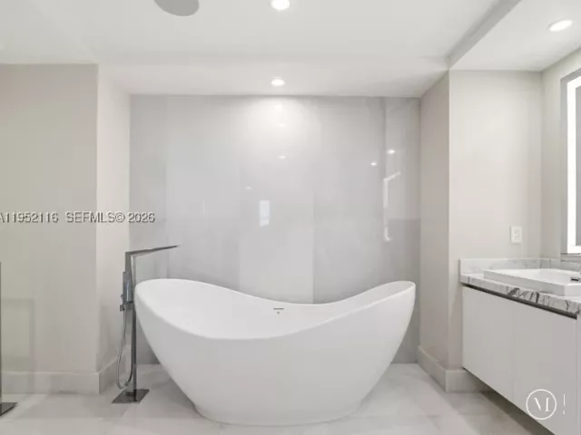4-bedroom condo for rent in Sunny Isles Beach - 330 Sunny Isles Blvd 5-2404 - MondialRealty