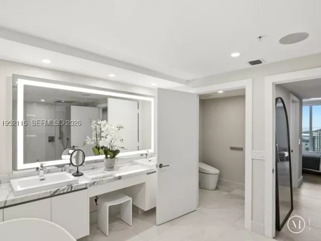 4-bedroom condo for rent in Sunny Isles Beach - 330 Sunny Isles Blvd 5-2404 - MondialRealty