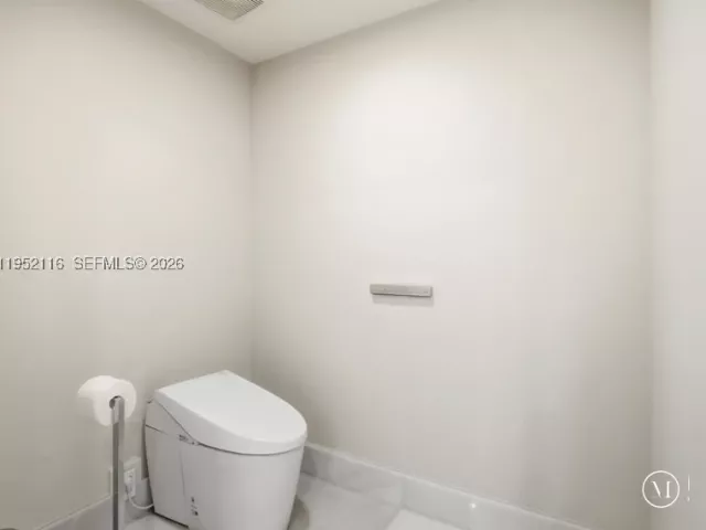 4-bedroom condo for rent in Sunny Isles Beach - 330 Sunny Isles Blvd 5-2404 - MondialRealty