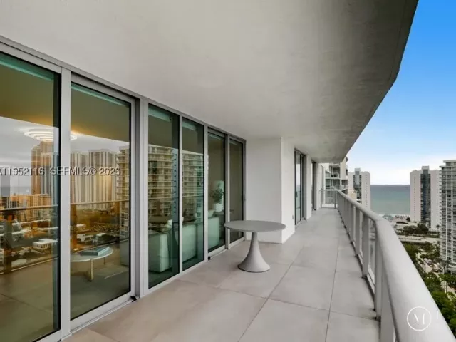 4-bedroom condo for rent in Sunny Isles Beach - 330 Sunny Isles Blvd 5-2404 - MondialRealty