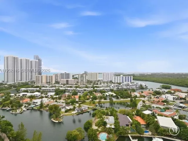 4-bedroom condo for rent in Sunny Isles Beach - 330 Sunny Isles Blvd 5-2404 - MondialRealty