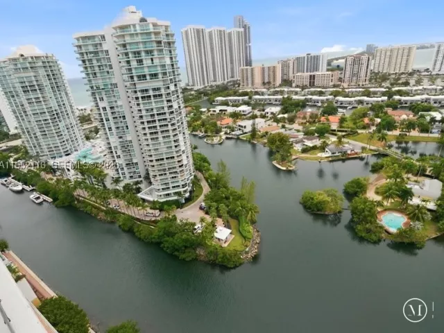 4-bedroom condo for rent in Sunny Isles Beach - 330 Sunny Isles Blvd 5-2404 - MondialRealty