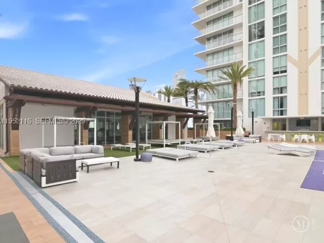4-bedroom condo for rent in Sunny Isles Beach - 330 Sunny Isles Blvd 5-2404 - MondialRealty