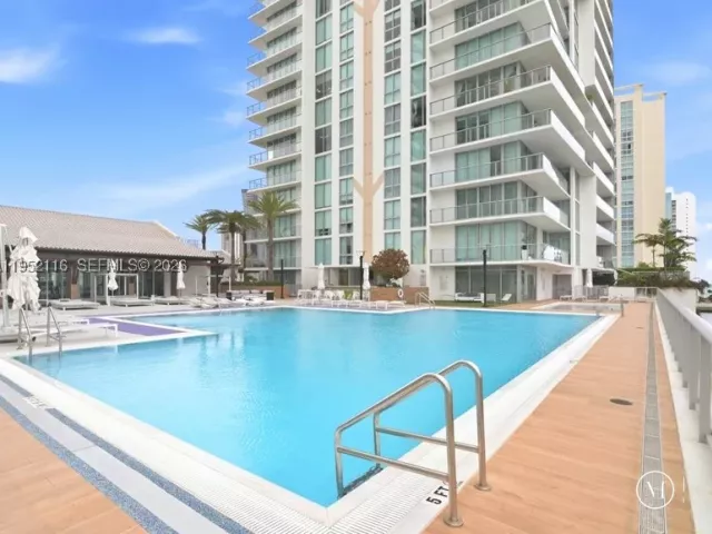 4-bedroom condo for rent in Sunny Isles Beach - 330 Sunny Isles Blvd 5-2404 - MondialRealty