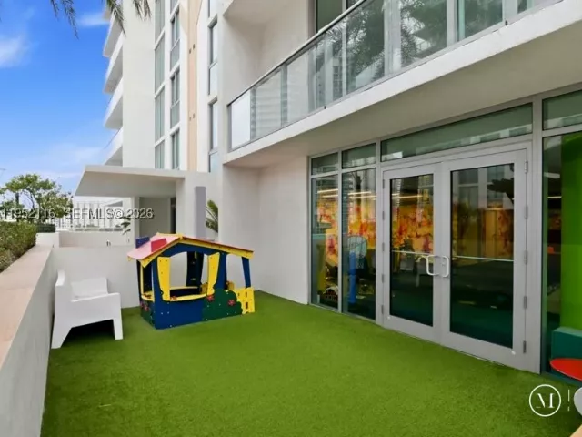 4-bedroom condo for rent in Sunny Isles Beach - 330 Sunny Isles Blvd 5-2404 - MondialRealty