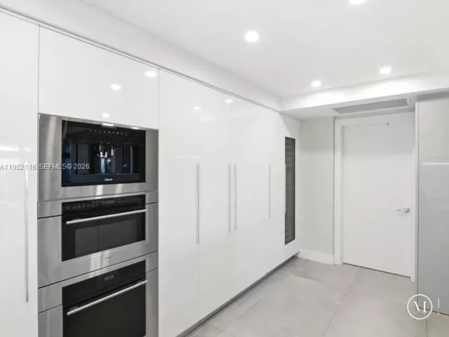 4-bedroom condo for rent in Sunny Isles Beach - 330 Sunny Isles Blvd 5-2404 - MondialRealty