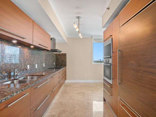 2-bedroom condo for rent in Fort Lauderdale - 101 S Fort Lauderdale Beach Boulevard 1206 - MondialRealty
