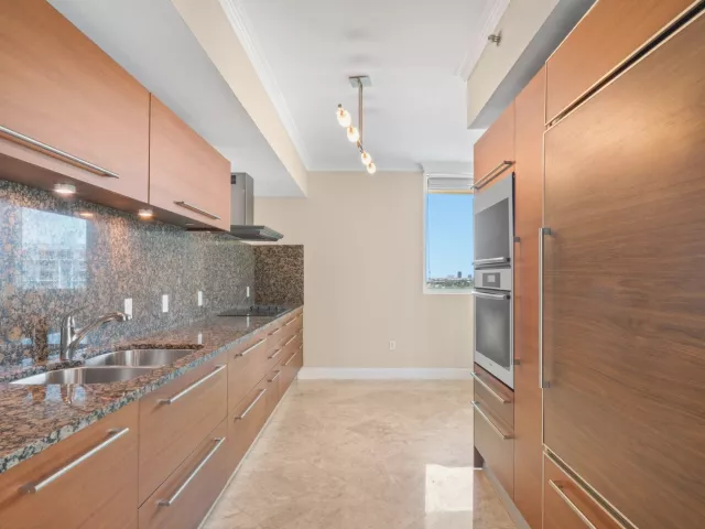 2-bedroom condo for rent in Fort Lauderdale - 101 S Fort Lauderdale Beach Boulevard 1206 - MondialRealty