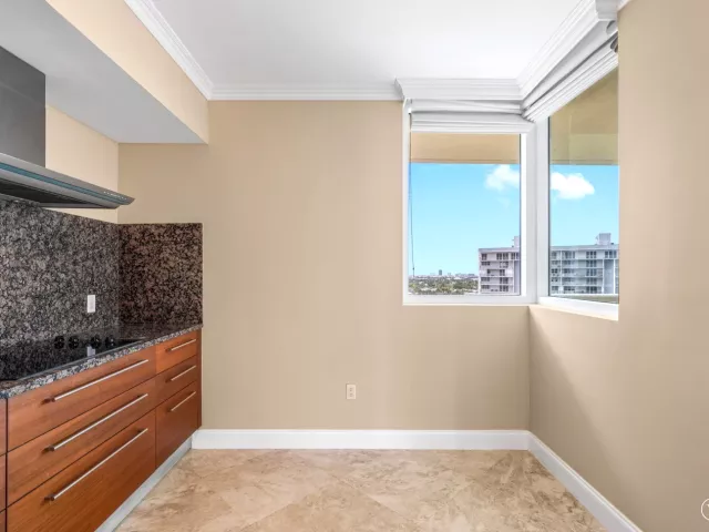 2-bedroom condo for rent in Fort Lauderdale - 101 S Fort Lauderdale Beach Boulevard 1206 - MondialRealty
