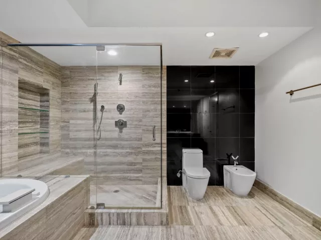 2-bedroom condo for rent in Fort Lauderdale - 101 S Fort Lauderdale Beach Boulevard 1206 - MondialRealty