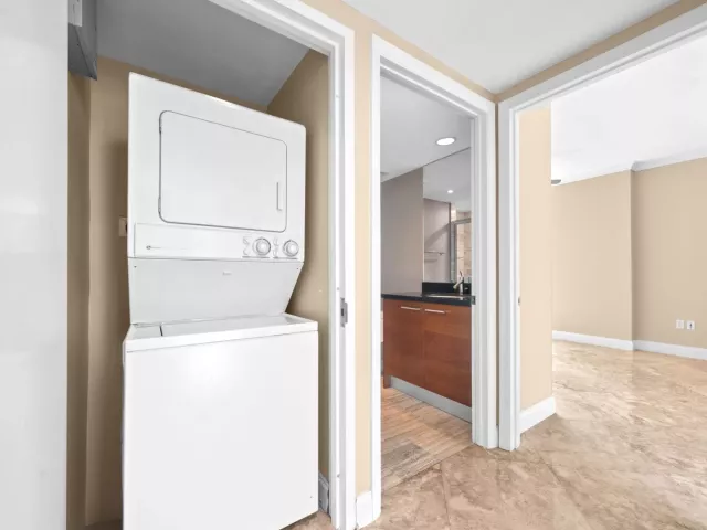 2-bedroom condo for rent in Fort Lauderdale - 101 S Fort Lauderdale Beach Boulevard 1206 - MondialRealty