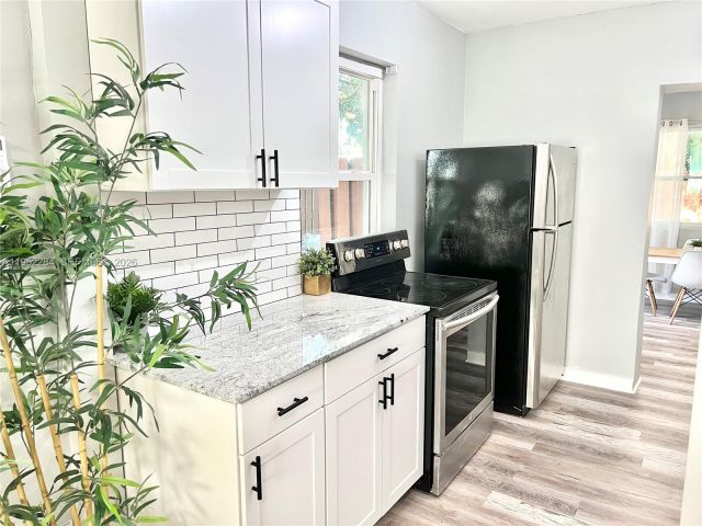 3-bedroom home for sale in Fort Lauderdale - 436 NW 15th Ave - MondialRealty