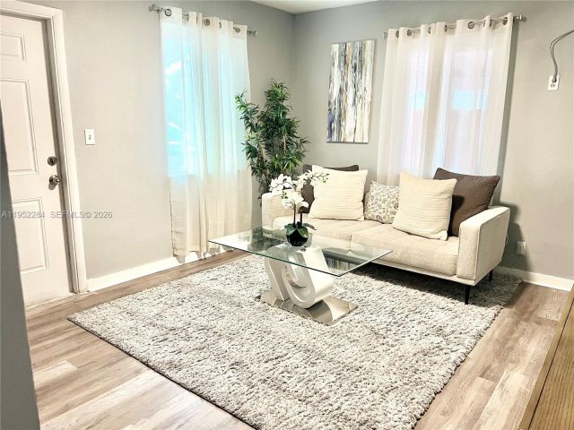 3-bedroom home for sale in Fort Lauderdale - 436 NW 15th Ave - MondialRealty