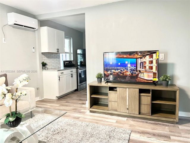 3-bedroom home for sale in Fort Lauderdale - 436 NW 15th Ave - MondialRealty