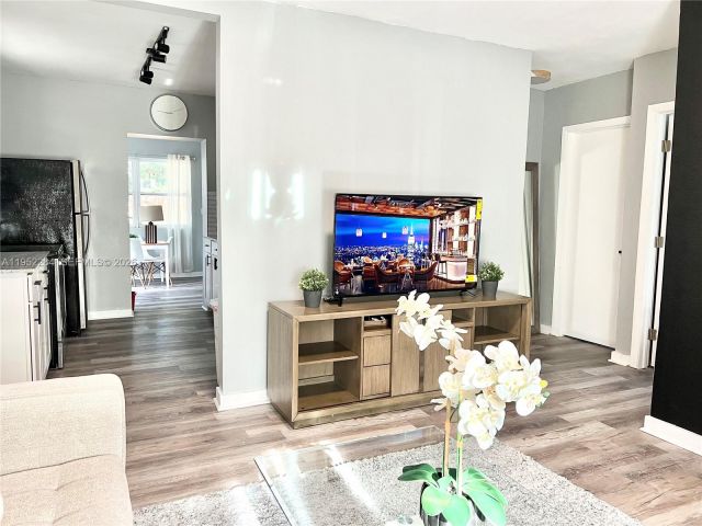 3-bedroom home for sale in Fort Lauderdale - 436 NW 15th Ave - MondialRealty