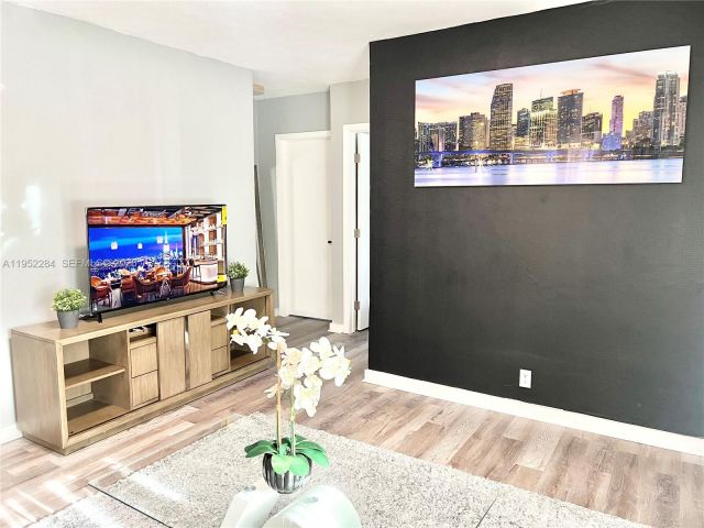 3-bedroom home for sale in Fort Lauderdale - 436 NW 15th Ave - MondialRealty