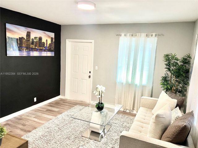 3-bedroom home for sale in Fort Lauderdale - 436 NW 15th Ave - MondialRealty