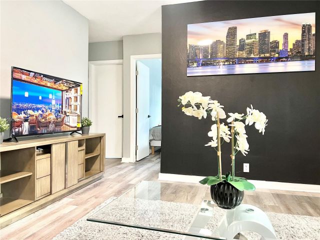 3-bedroom home for sale in Fort Lauderdale - 436 NW 15th Ave - MondialRealty